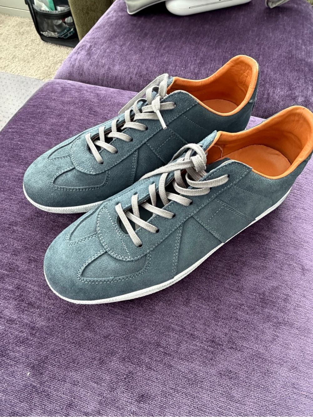 Beckett Simonon Slate Blue Suede Low-Top Sneakers with Gray Laces